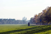 Błonia krakowskie - w tle Kościół Mariacki, Kraków